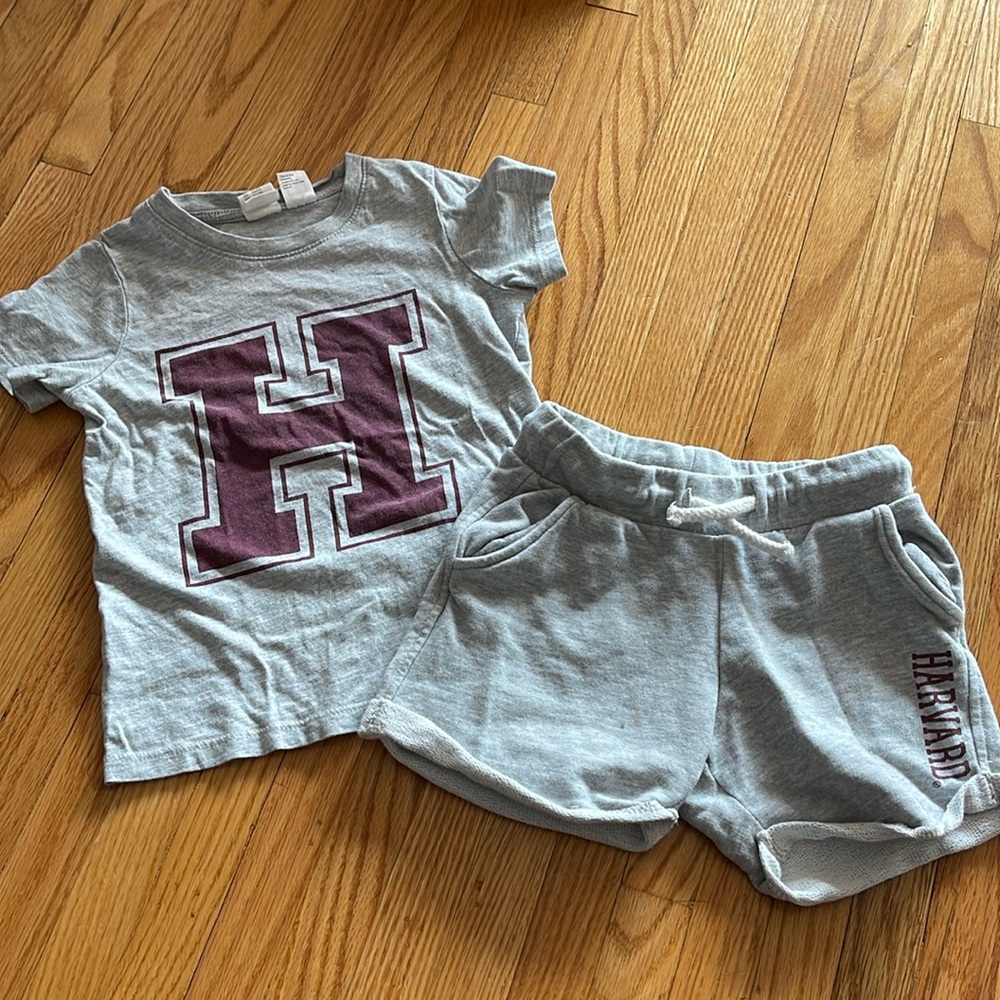 H&M Harvard Sweatshirt shorts outfit
